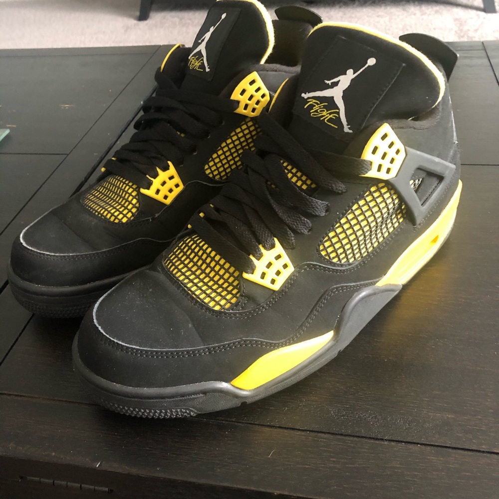 Jordan retro 4 thunder